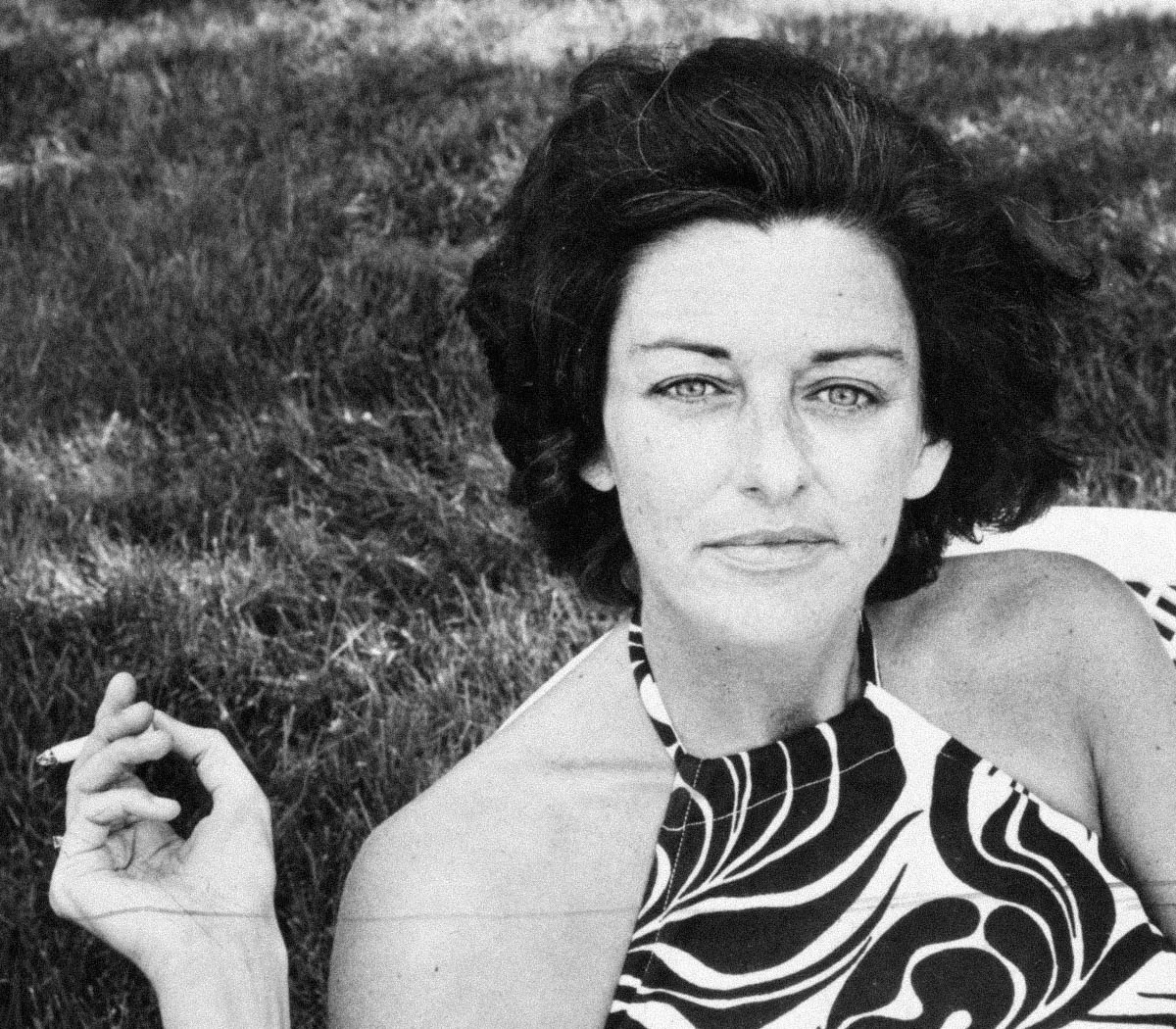 Anne Sexton fumando grano