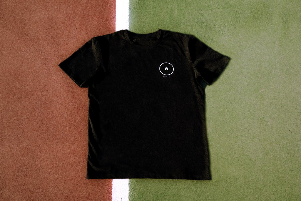 Camiseta circular negra