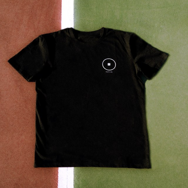 Camiseta circular negra