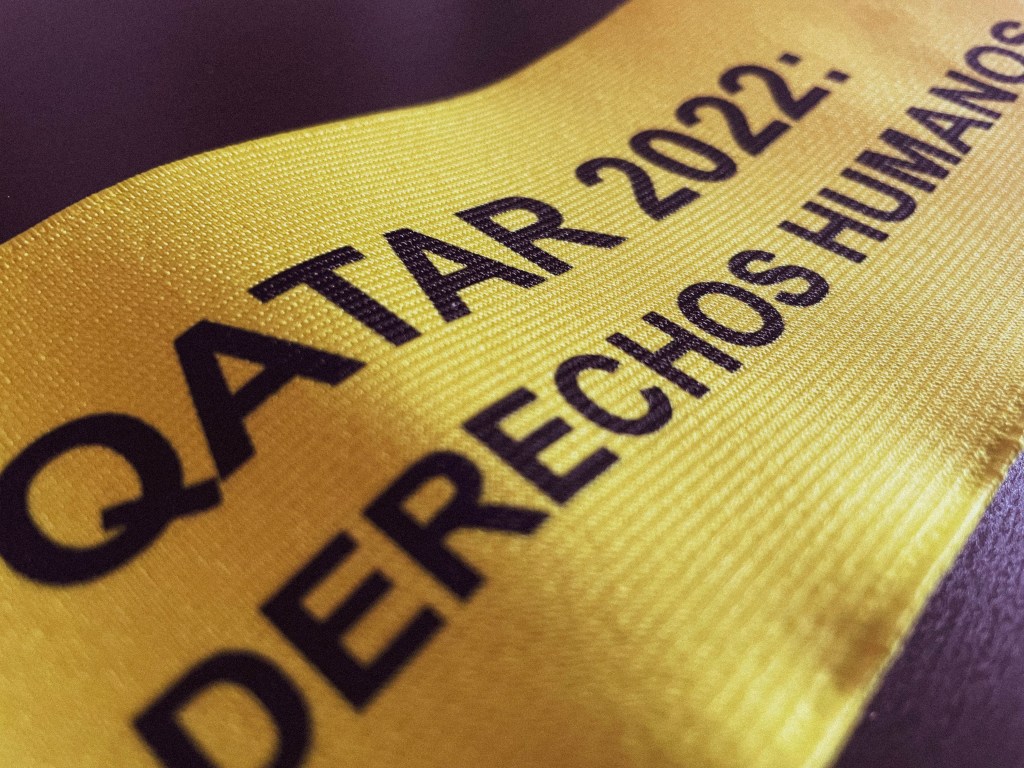 Brazalete Qatar derechos