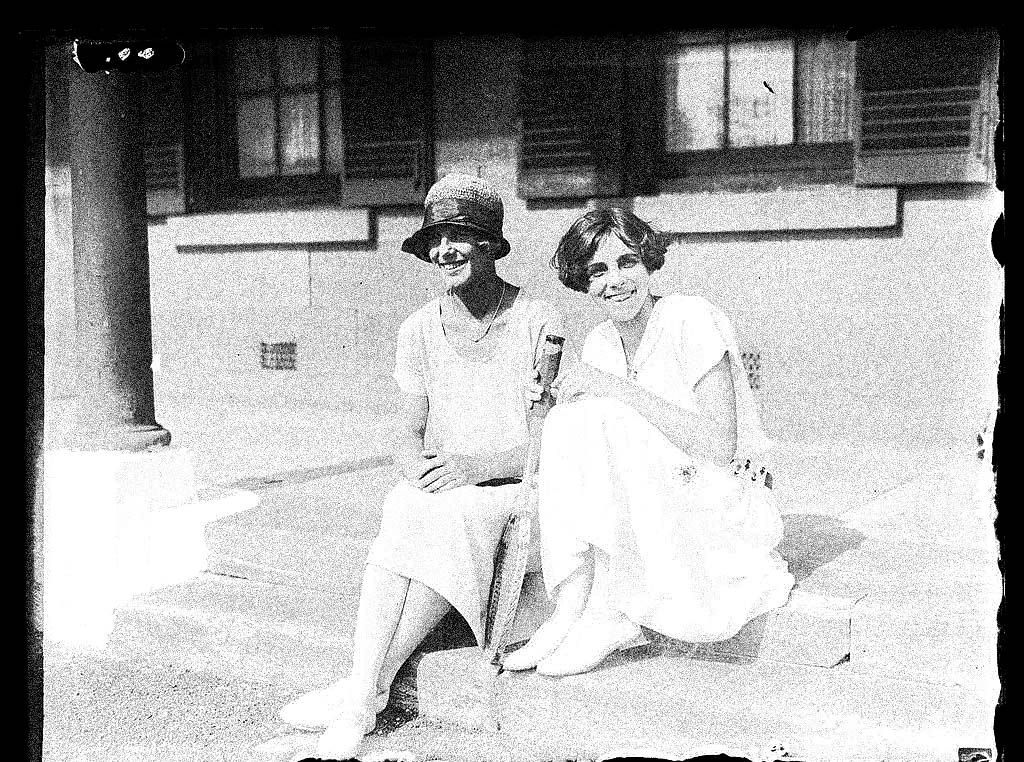 two-women-at-victoria-tennis-grano